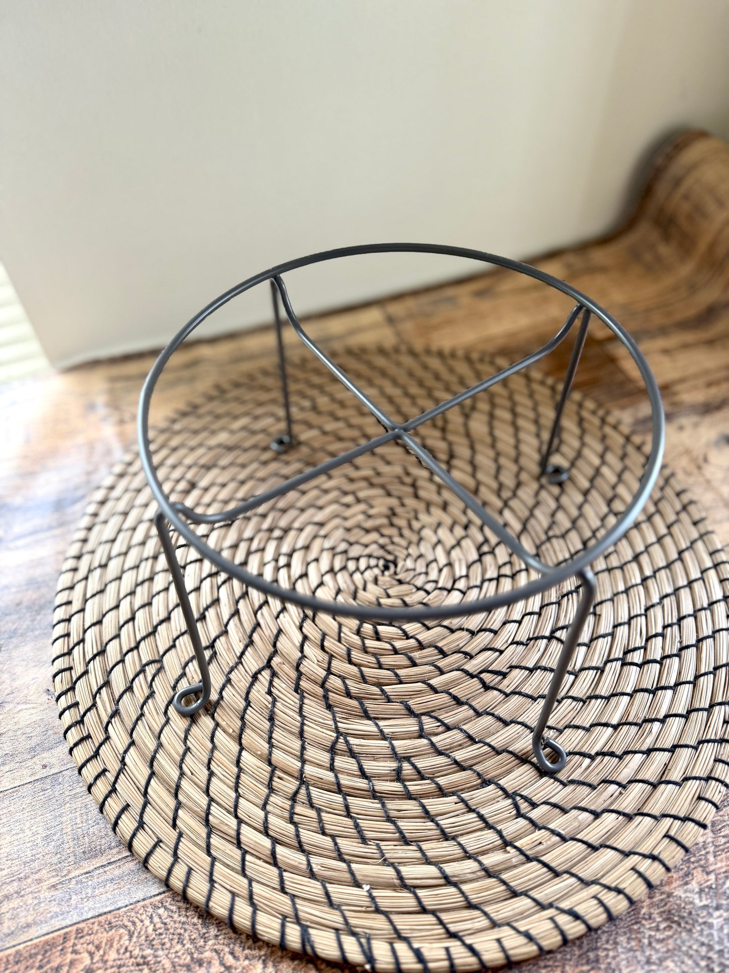 Stylish Wire Stand